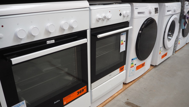 Im Einzelhandel mit Einrichtungsgegenständen, Haushaltsgeräten und Baubedarf halten die Umsatzrückgänge an, verlangsamen sich aber. Im Einzelhandel mit Einrichtungsgegenständen, Haushaltsgeräten und Baubedarf halten die Umsatzrückgänge an, verlangsamen sich aber.