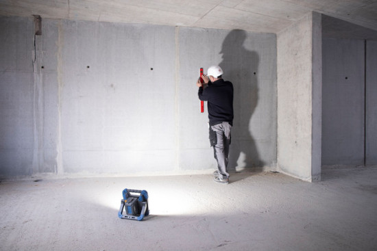 Auch Brennenstuhl ist Teil der Allianz. Der Leuchtenhersteller bringt unter anderem den LED Akku Arbeitsstrahler BS 5000 MA in das System mit ein.&nbsp;