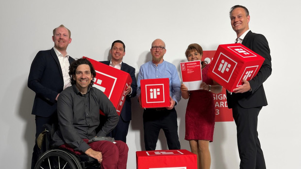 Das Team freut sich über den iF Design Award. Das Team freut sich über den iF Design Award.