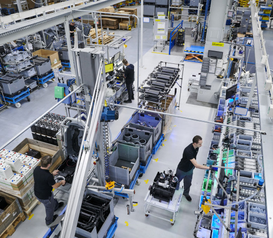 In den Produktionsstätten finden sich unterschiedliche Automatisierungsgrade. In den Produktionsstätten finden sich unterschiedliche Automatisierungsgrade.