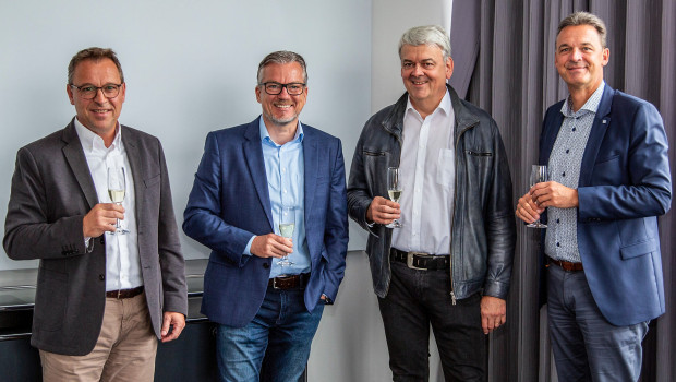 Detlef Thiemann (Mitglied der Geschäftsleitung GWS), Dr. Michael Stanka (Vorstand Ratiodata SE), Klemens Baumgärtel (Vorstand Ratiodata SE) und Udo Lorenz (Geschäftsführer der GWS) bei der Vertragsunterzeichnung. Detlef Thiemann (Mitglied der Geschäftsleitung GWS), Dr. Michael Stanka (Vorstand Ratiodata SE), Klemens Baumgärtel (Vorstand Ratiodata SE) und Udo Lorenz (Geschäftsführer der GWS) bei der Vertragsunterzeichnung.