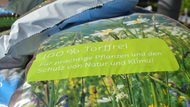 Verpackungsmaterialien wie Folien für Erdensäcke wären im sechsstelligen Euro-Bereich betroffen, wenn die Richtlinie so umgesetzt wird wie geplant, und müssten entsorgt werden.