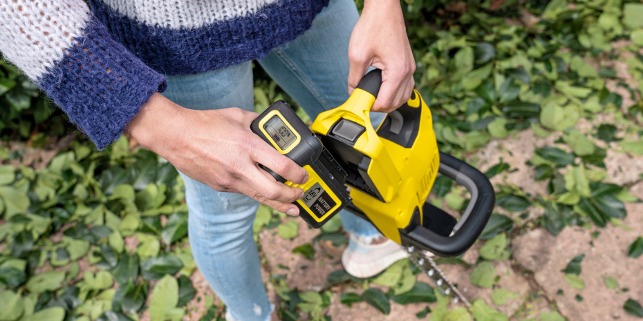 Ein LCD-Display zeigt neben der verfügbaren Kapazität auch die Restlaufzeit des Akkus an.&nbsp;