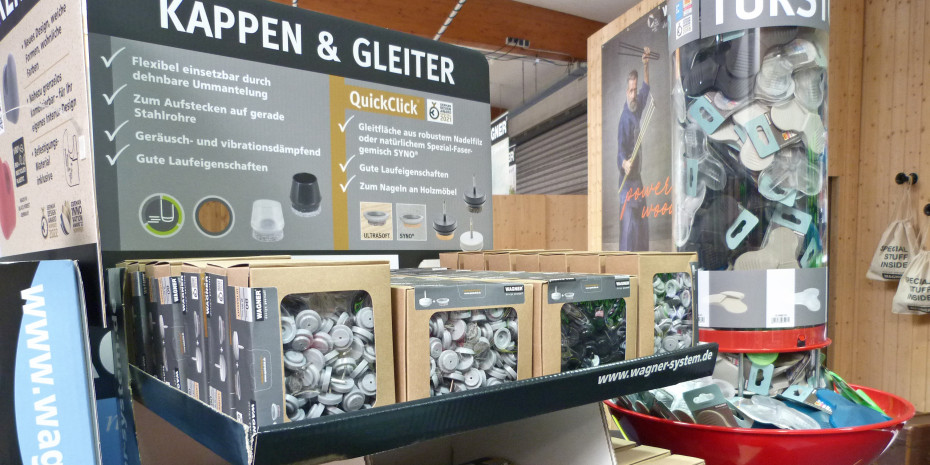 Was das Quick-Click-System nachhaltig macht: Hat das Produkt sein Lebensende erreicht, wird nur der Gleiter ausgetauscht, der Rest verbleibt im Möbelstück. So wird deutlich weniger Material verbraucht.&nbsp;