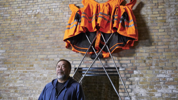 Hornbach und Ai Weiwei präsentierten heute in Berlin„Safety Jackets Zipped the Other Way“, ein Kunstwerk für alle zum Selberbauen.