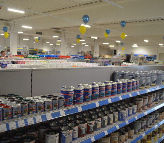 Farben gehören zum Kernsortiment.