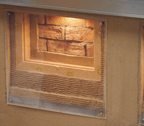 Beim Bauen mit Lehm und nachhaltigen Materialien bringt Baunativ auch durch einen eigenen Baubiologen eine hohe Beratungskompetenz mit.&nbsp;