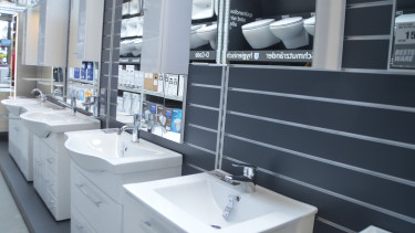 Geschäft mit Badmöbeln und Spiegeln dreht wieder ins Plus