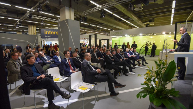 Das Intersec Forum bietet die Gelegenheit, Expertenvorträge mit Networking zu verbinden: Die Konferenz findet in direkter Branchennähe der Anbieter von moderner Sicherheits- und Gebäudetechnik im Rahmen von Intersec Building statt.&nbsp;