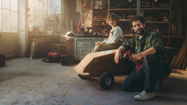 Die neue Einhell-Kampagne stellt die Akku-Geräte in den Fokus.