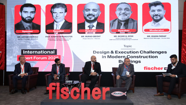 Branchenexperten tauschten sich bei einer Podiumsdiskussion&nbsp;über Herausforderungen bei der Planung und Umsetzung moderner&nbsp;Bauprojekte aus.