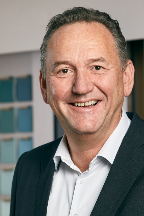 Alpina-Chef Peter Stechmann ist überzeugt, dass Feine Farben mit neuen Zielgruppen beste Wachstumschancen für die Partner im Handel schaffen.&nbsp;