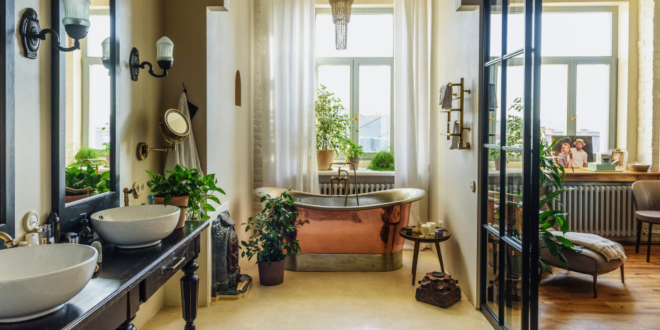 Von der Natur inspiriert und beinahe wohnzimmertauglich: ein modernes Badezimmer.&nbsp;