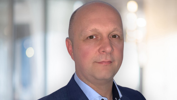 Helmut Meyer ist zu dem Unternehmen zurückgekehrt. Helmut Meyer ist zu dem Unternehmen zurückgekehrt.