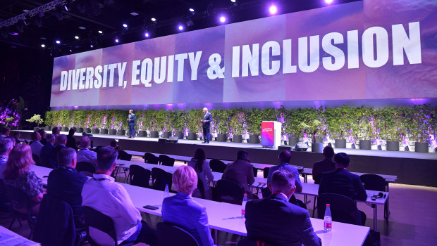 Inaki Maillard und John Herbert haben die Teilnehmer des diesjährigen Global DIY Summit begüßt. Inaki Maillard und John Herbert haben die Teilnehmer des diesjährigen Global DIY Summit begüßt.