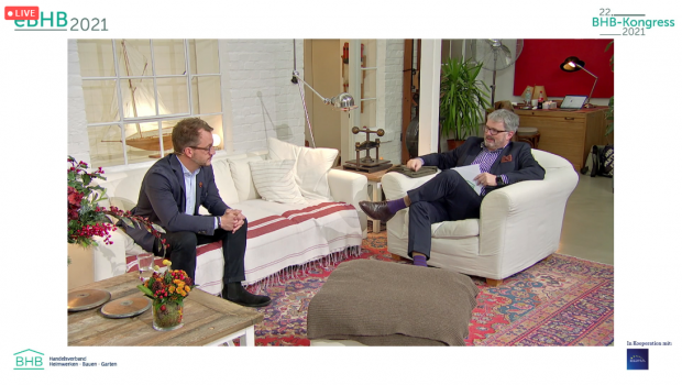 Dr. Peter Wüst und Falco Stienen unterhielten sich im Anschluss an den Vortrag über das neue Konzept von Obi und die aktuelle Bedeutung von Baumärkten für die Generation Z. Dr. Peter Wüst und Falco Stienen unterhielten sich im Anschluss an den Vortrag über das neue Konzept von Obi und die aktuelle Bedeutung von Baumärkten für die Generation Z.