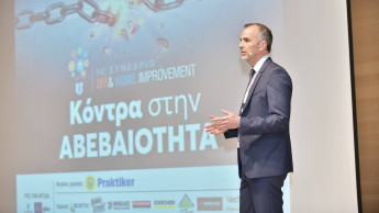 Griechische Entscheider und internationale Referenten diskutieren in Athen