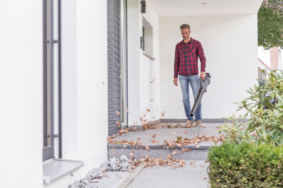Egal ob Bodenhacke, Laubbläser oder Heckenschere: Der Al-Ko 18 V Bosch Home & Garden compatible Akku bietet Flexibilität und Vielseitigkeit.