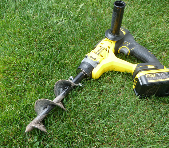 Auch ein Erdbohrer gehört zur neuen Akku-Reihe von Stanley.