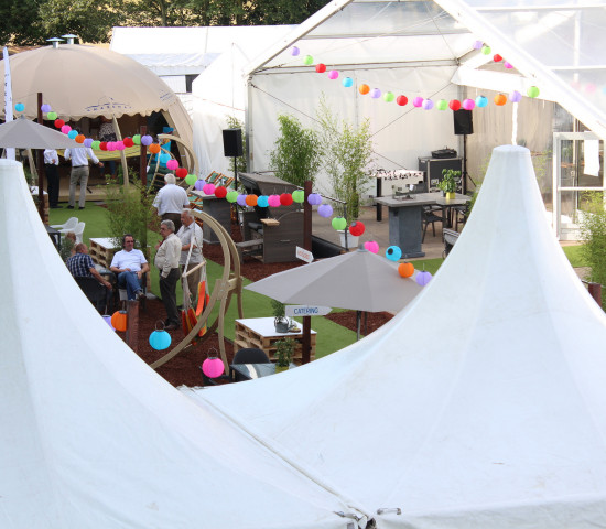 Die BBQ-Lounge war in einen "Garten mit Ambiente" eingebettet.