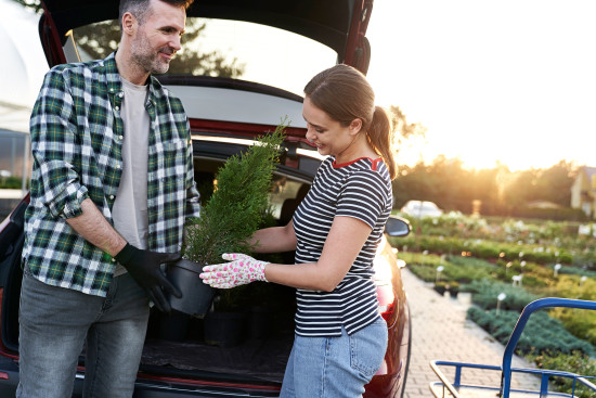 Auch auf den Parkflächen so mancher Baumärkte und Gartencenter ist die Stellplatzsuche eine Herausforderung. Für mehr Effizienz und eine höhere Kundenzufriedenheit können hier digitale Managementsysteme sorgen.