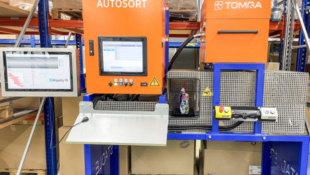 Im Testlabor von Henkel werden Konsumgüter­verpackungen mit dem neuen Scannersystem frühzeitig auf ihre Sortierfähigkeit geprüft.