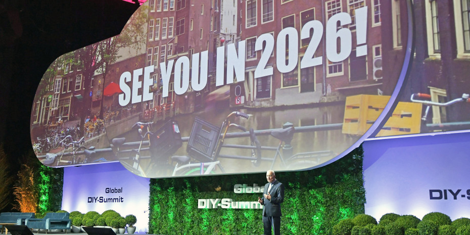 Auf dem 11. Global DIY-Summit in Lissabon hat Edra-Geschäftsführer John Herbert zum nächsten Kongress nach Amsterdam eingeladen.