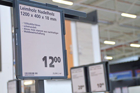 Nicht nur Preisetiketten, sondern auch die Beschilderung im größeren Format ist elektronisch möglich.   