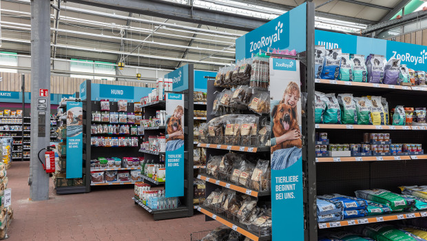 Im neu erarbeiteten Design hat Toom das Shop-in-Shop-Konzept von Zoo Royal inzwischen an sieben Standorten realisiert. Im neu erarbeiteten Design hat Toom das Shop-in-Shop-Konzept von Zoo Royal inzwischen an sieben Standorten realisiert.