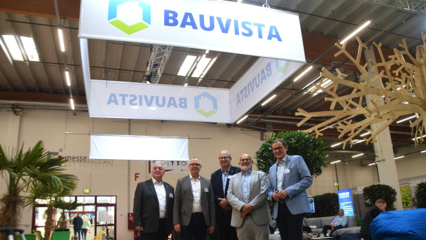 Im Rahmen des Bauvista-Handelsforums nahmen die Geschäftsführungen der Kooperationen zur aktuellen Situation Stellung (v. l.): Thomas Niedermaier und Ralf Weiß von KEM, Jörg Kronenberg und Johannes Häringslack von der Bauvista und Norbert Theville von Landfuxx.