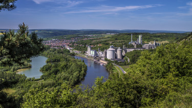 Heidelberg Materials hebt Ausblick für 2023 deutlich an