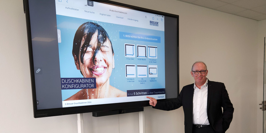 Stolz präsentiert Vertriebsleiter Harald Wehlen den neuen Konfigurator.&nbsp;