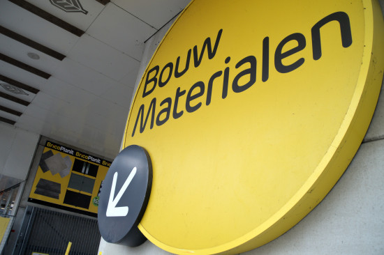 Belgische Baumarktketten haben - hier das Beispiel Brico Planit – auch Profis als Kunden. Belgische Baumarktketten haben - hier das Beispiel Brico Planit – auch Profis als Kunden.