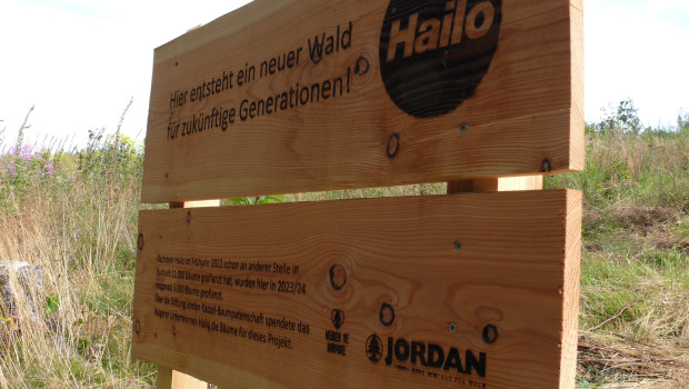 Ein Schild weist auf die Aktion hin.&nbsp;