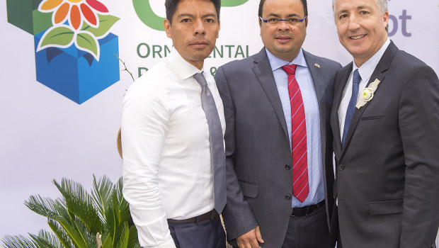 Haben die Ornamental Plants & Flowers México powered by IPM Essen (OP&F) in Mexiko auf den Weg gebracht (v. l.): Oscar Jiménez León, Geschäftsführer Jardines de México, Enrique Arias Velazco, Präsident OPF, und Oliver P. Kuhrt Geschäftsführer der Messe Essen. Haben die Ornamental Plants & Flowers México powered by IPM Essen (OP&F) in Mexiko auf den Weg gebracht (v. l.): Oscar Jiménez León, Geschäftsführer Jardines de México, Enrique Arias Velazco, Präsident OPF, und Oliver P. Kuhrt Geschäftsführer der Messe Essen.