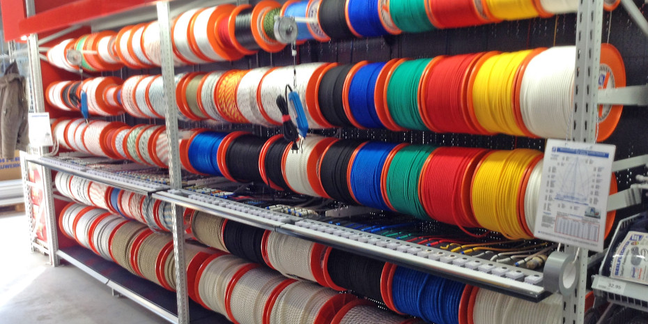 In der klassischen Präsentation werden Seile und Taue auf Rollen präsentiert. Der Kunde kauft die Länge, &nbsp;die er benötigt.