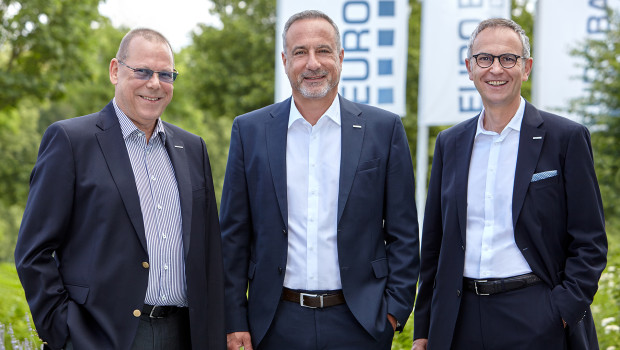 Eurobaustoff-Einkaufschef Hartmut Möller (rechts) sieht keine Impulse für den Einzelhandel in diesem Jahr, aber eine stabile Entwicklung. Neben ihm die weiteren Mitglieder der Geschäftsführung mit &nbsp;Jörg Hoffmann (links) und Vorsitzendem Dr. Eckard Kern.