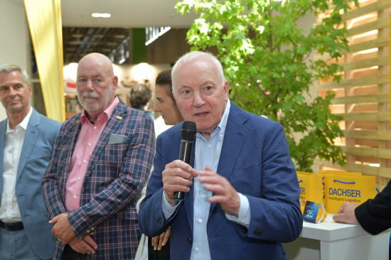 John Herbert gratuliert.&nbsp;