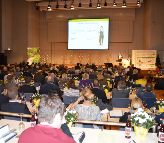 Im VDG freute man sich über eine sehr gut besuchte Wintertagung in Stuttgart. Die Veranstaltung ging gestern mit einer Storetour zu Ende. Im VDG freute man sich über eine sehr gut besuchte Wintertagung in Stuttgart. Die Veranstaltung ging gestern mit einer Storetour zu Ende.