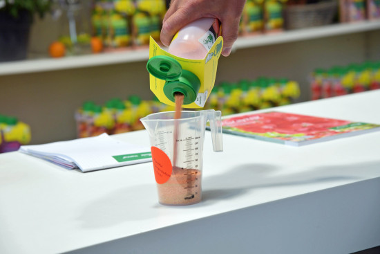 Die patentierte Dosierhilfe macht die Anwendung denkbar einfach.