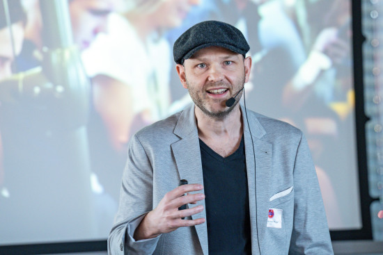 Obi-CMO Christian von Hegel verglich Handelsmanager, die weiterhin auf Print-Werbung setzen, mit dem Kapitän eines sinkenden Schiffes.