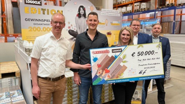 Scheckübergabe in Mannheim: v.l. Tim Lange (Geschäftsleiter Bauhaus Mannheim-Mallau), Tim Ludwig (Geschäftsführer und Einrichtungsleiter Schifferkinderheim Mannheim), Katharina Weinbender (Qualitätsbeauftragte Schifferkinderheim Mannheim), Klaus Reuter (Vertriebsaußendienst, Qualitätsmarke Logoclic) und Volker Markert (regionaler Geschäftsführer bei Bauhaus).&nbsp;