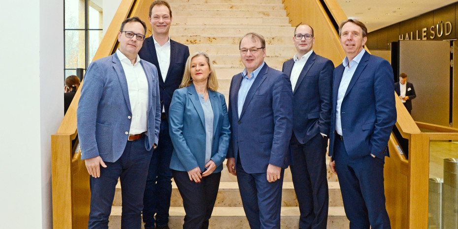 Im Bild links der Vorstand des BHB im Jahr 2024 (v. l.): &nbsp;René Haßfeld (Vorsitzender der GF Toom Baumarkt GmbH/stv. Sprecher des BHB-Vorstandes), Alexander Kremer (geschäftsf. Gesellschafter Gartencenter Kremer GmbH), Susanne Jäger (Mitglied des Vorstandes Hornbach Baumarkt AG), Franz-Peter Tepaß (Vorstandsmitglied Obi Group Holding SE & Co. KGaA/Sprecher des BHB-Vorstandes), Peter Abraham (Bereichsleiter Einzelhandel der Eurobaustoff Handelsgesellschaft GmbH &nbsp;& Co. KG) und Torsten Kreft (Geschäftsführung Hagebau GmbH & Co. KG).