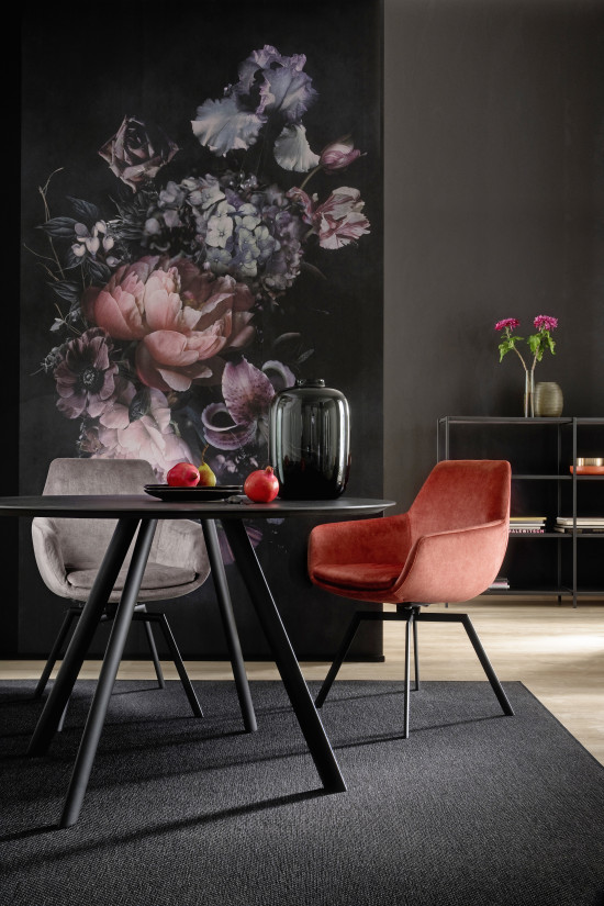 Raffinierter Wandschmuck: Die Blumen auf der Digitaldruck-Tapete Fleurs wirken dreidimensional. &nbsp;&nbsp;