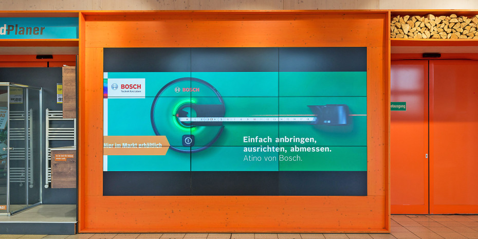 Obi gilt in der Baumarktbranche als Vorreiter in Sachen Retail Media. Die Werbung von Lieferanten kann beispielsweise über eine Videowall im Markt ausgespielt werden.