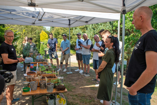 Tipps und Tricks zum Thema Aussaat bekamen die Influencer in einem Workshop mit Winfried Temming, Leiter der Fachabteilung Gartenbau bei Floragard.