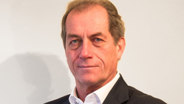 Jochen Kürschner war Geschäftsbereichsleiter und Vertriebschef der Leifheit AG, Geschäftsführer bei Wenko und Bereichsleiter Marketing/Vertrieb bei Alfi. Jochen Kürschner war Geschäftsbereichsleiter und Vertriebschef der Leifheit AG, Geschäftsführer bei Wenko und Bereichsleiter Marketing/Vertrieb bei Alfi.