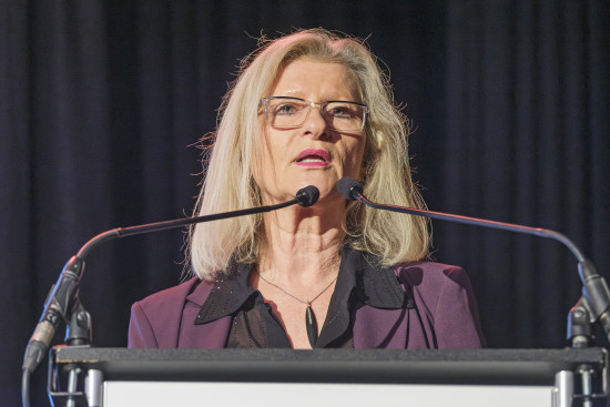 Hornbach-Vorständin Susanne Jäger hatte für ihre Laudatio auch einen Film mitgebracht.