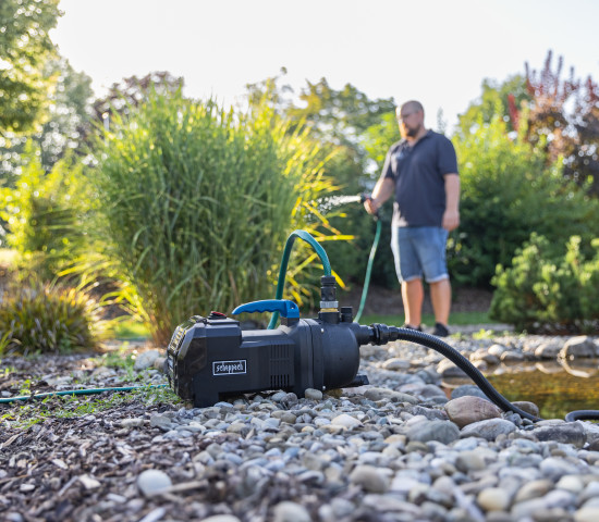 Die Akku-Gartenpumpe C-GP3000-X ermöglicht die Bewässerung überall – ganz ohne Stromanschluss. Die Akku-Gartenpumpe C-GP3000-X ermöglicht die Bewässerung überall – ganz ohne Stromanschluss.