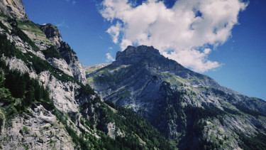 Schweiz und Österreich schließen 2021 mit plus 5,8 und 2,5 Prozent ab